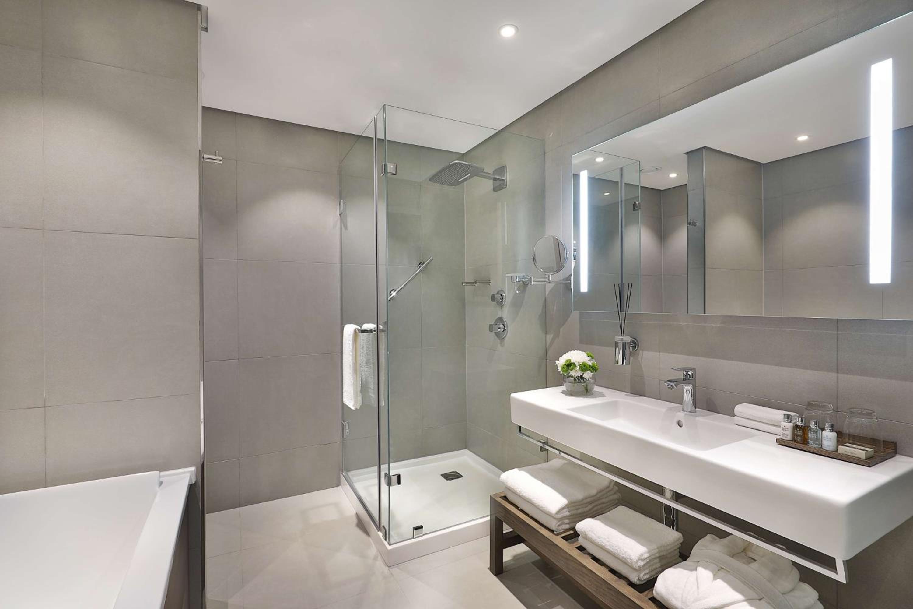 Legend Hotel Lagos Airport, Curio Collection By Hilton