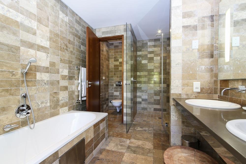 Vineyard Hotel