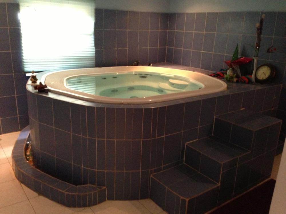 GrandBee Suites