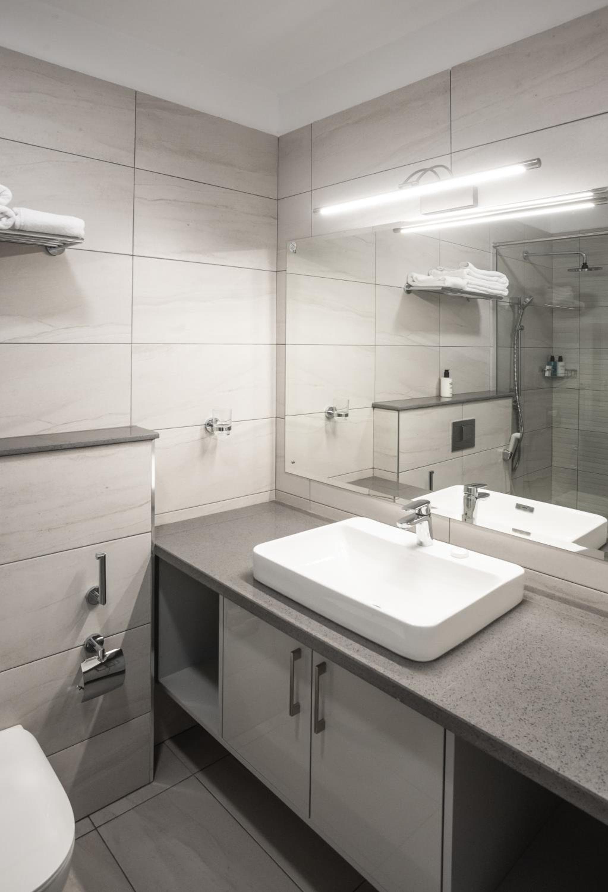 Yaya Hotel & Apartments