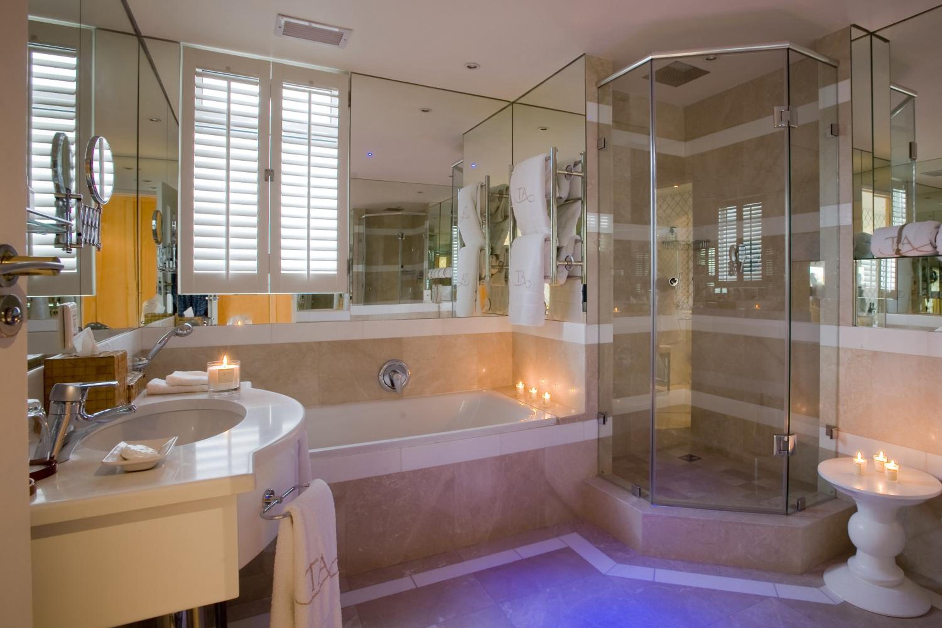 Twelve Apostles Hotel & Spa