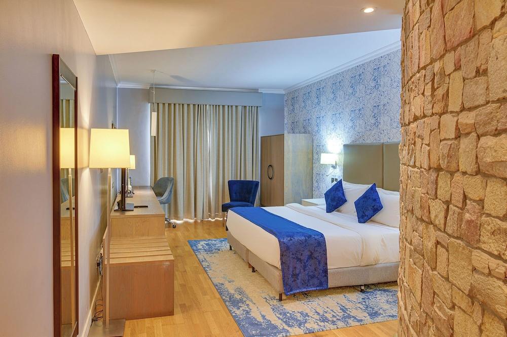 Leola Hotel lkeja